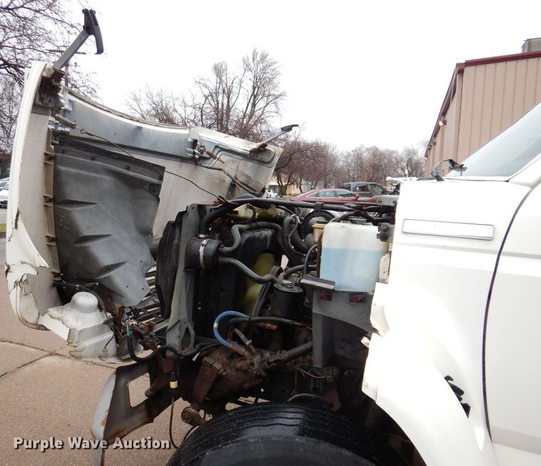 image for item KW9565 1996 Ford F700  box truck
