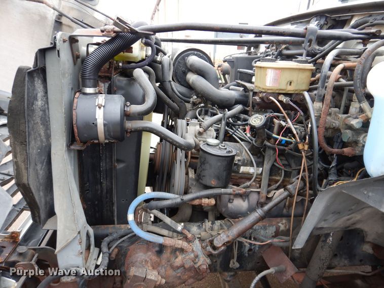 image for item KW9565 1996 Ford F700  box truck