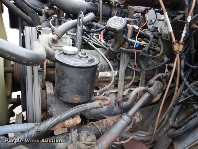 image for item KW9565 1996 Ford F700  box truck