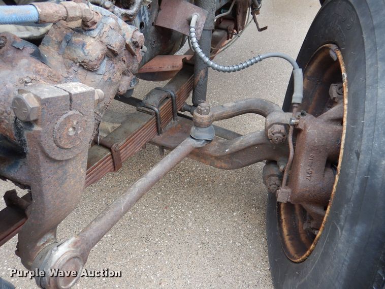 image for item KW9565 1996 Ford F700  box truck