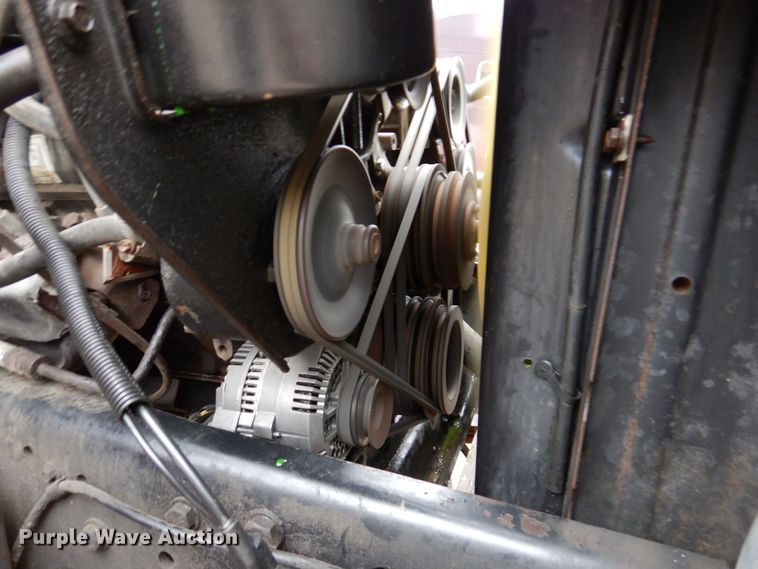 image for item KW9565 1996 Ford F700  box truck