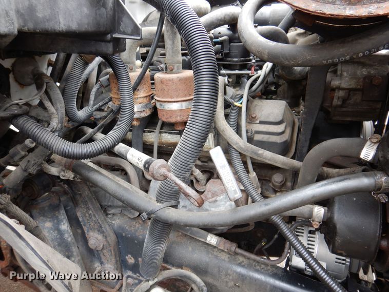 image for item KW9565 1996 Ford F700  box truck