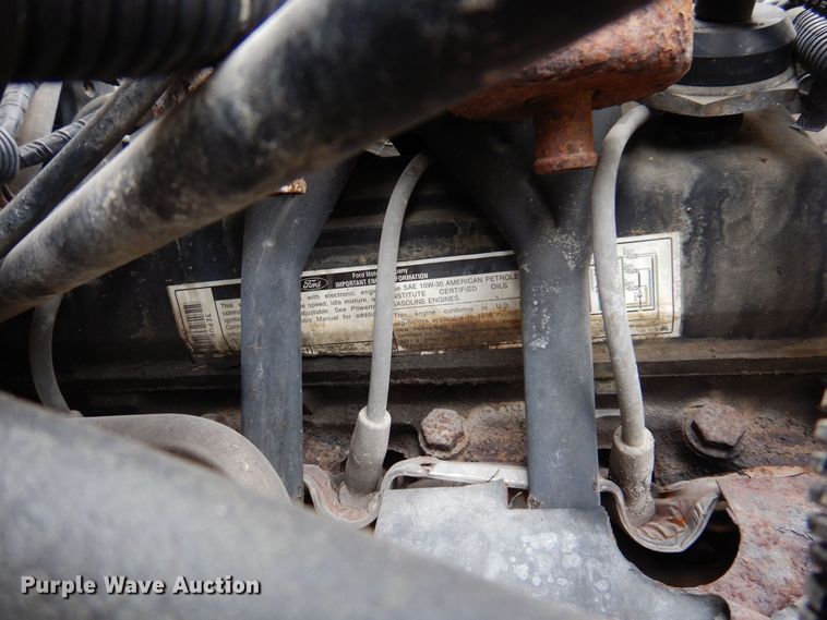 image for item KW9565 1996 Ford F700  box truck