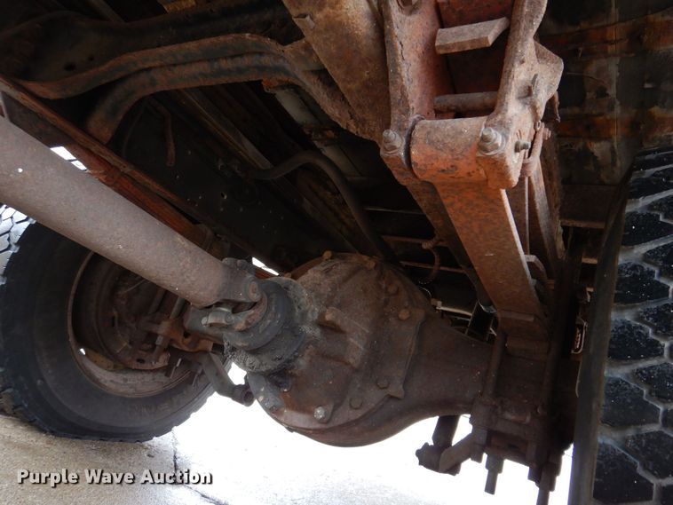 image for item KW9565 1996 Ford F700  box truck