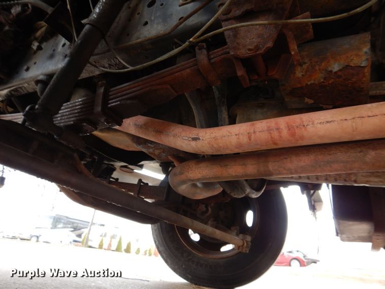 image for item KW9565 1996 Ford F700  box truck