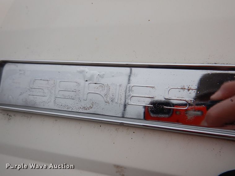 image for item KW9565 1996 Ford F700  box truck