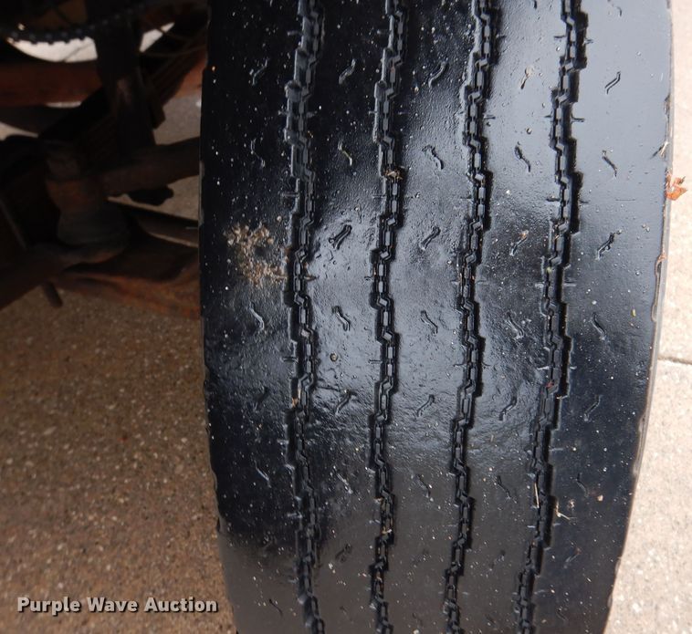 image for item KW9565 1996 Ford F700  box truck