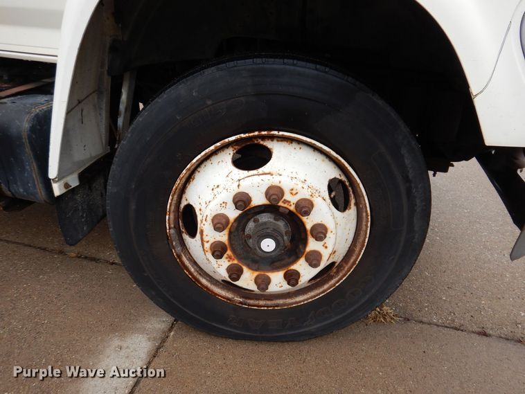 image for item KW9565 1996 Ford F700  box truck