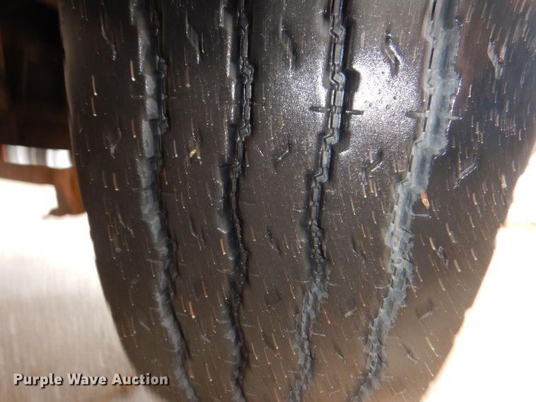 image for item KW9565 1996 Ford F700  box truck