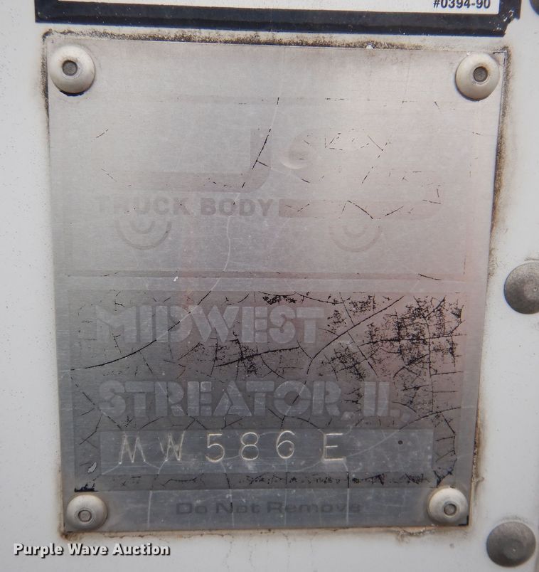 image for item KW9565 1996 Ford F700  box truck