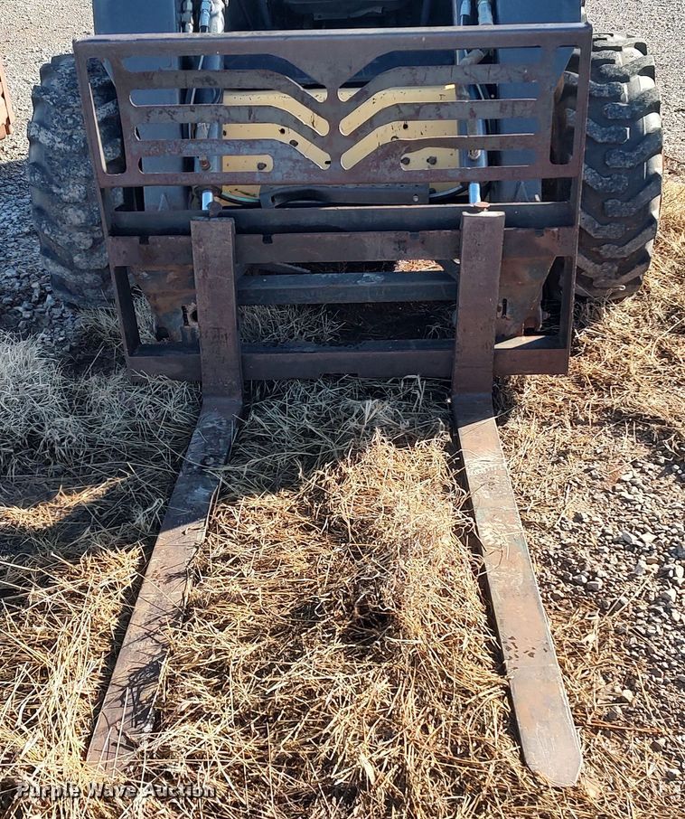 image for item LK9434 2001 New Holland LS180  skid steer loader