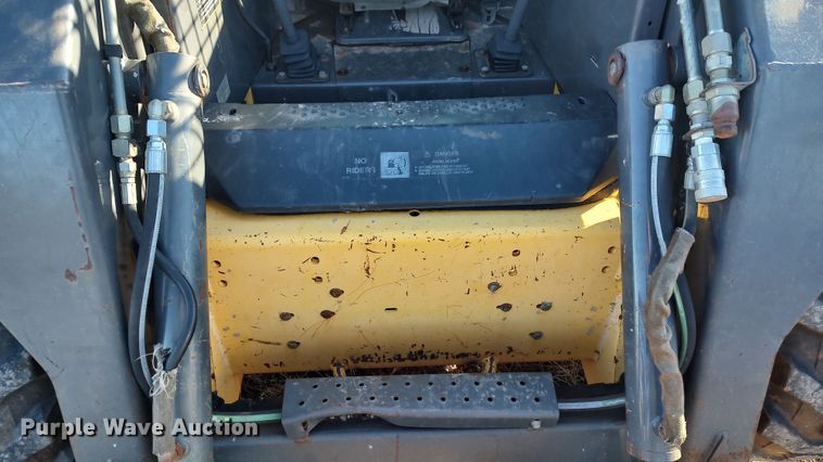 image for item LK9434 2001 New Holland LS180  skid steer loader