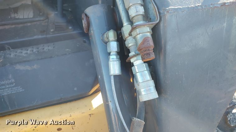 image for item LK9434 2001 New Holland LS180  skid steer loader