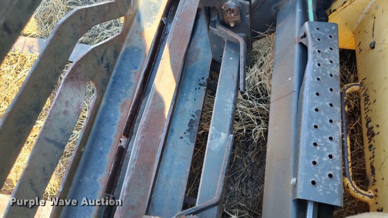 image for item LK9434 2001 New Holland LS180  skid steer loader