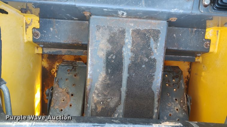 image for item LK9434 2001 New Holland LS180  skid steer loader