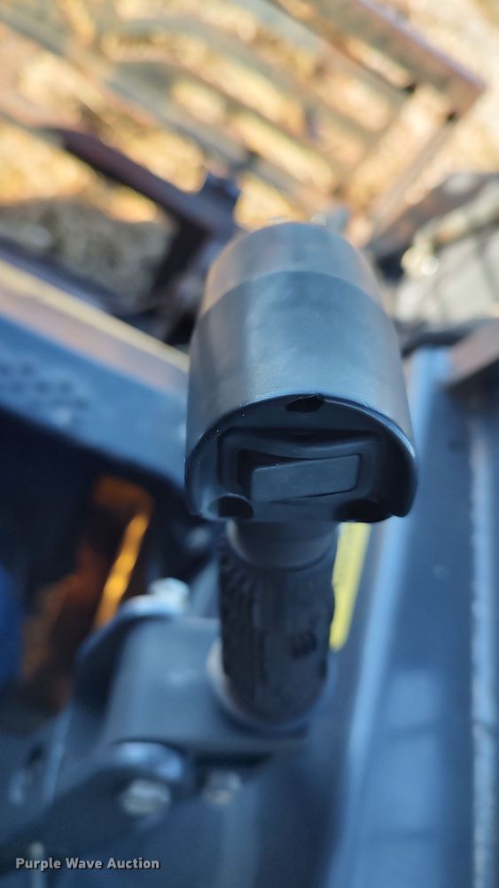 image for item LK9434 2001 New Holland LS180  skid steer loader