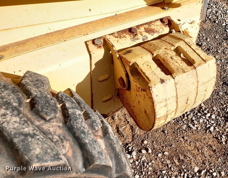 image for item LK9434 2001 New Holland LS180  skid steer loader