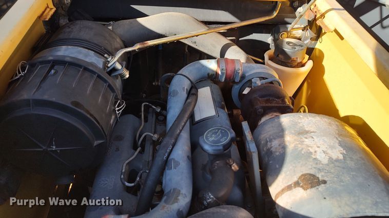 image for item LK9434 2001 New Holland LS180  skid steer loader