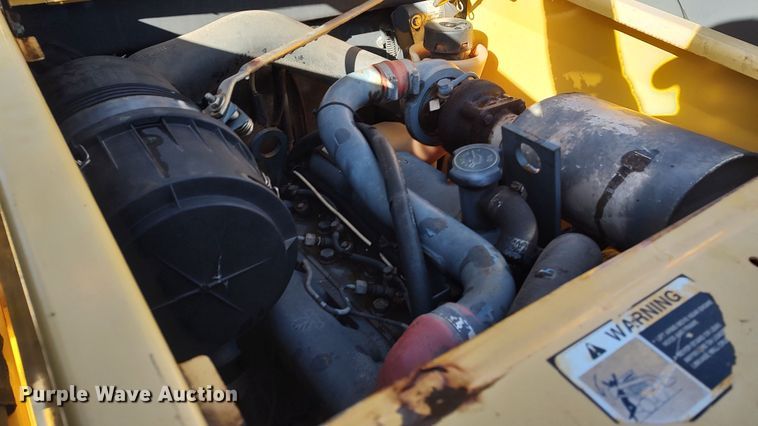 image for item LK9434 2001 New Holland LS180  skid steer loader