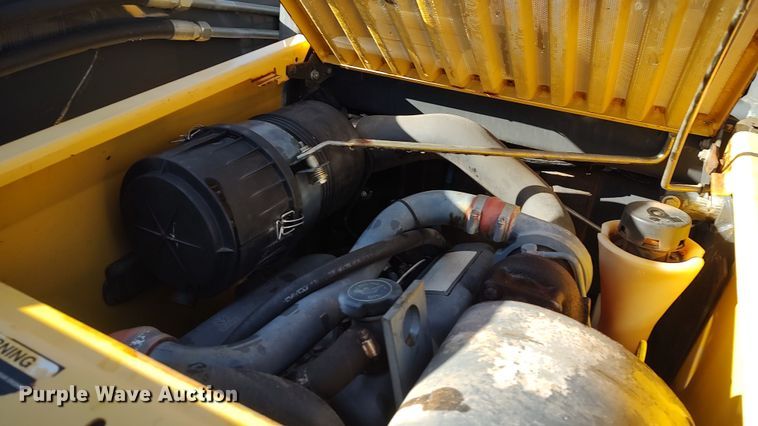 image for item LK9434 2001 New Holland LS180  skid steer loader