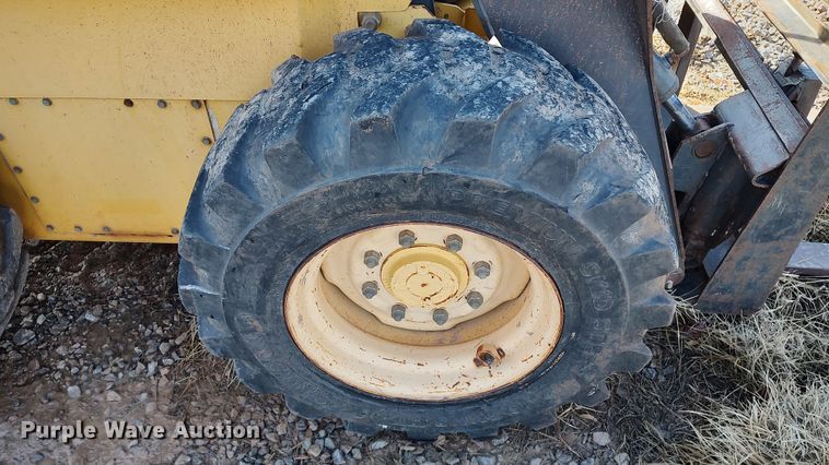 image for item LK9434 2001 New Holland LS180  skid steer loader