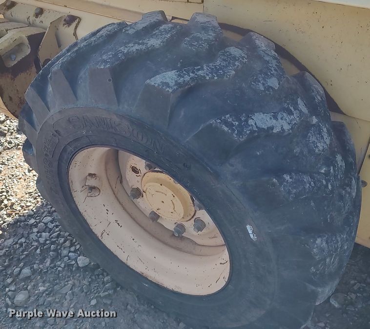 image for item LK9434 2001 New Holland LS180  skid steer loader