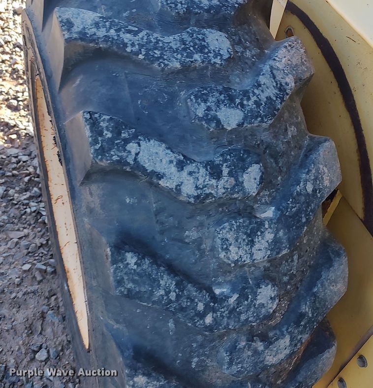 image for item LK9434 2001 New Holland LS180  skid steer loader