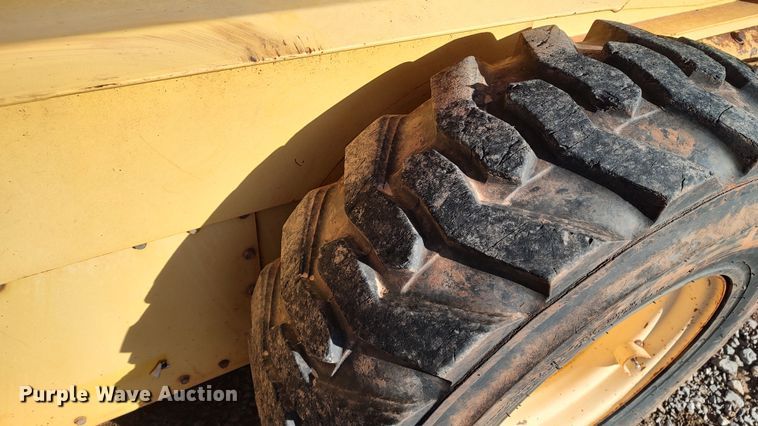 image for item LK9434 2001 New Holland LS180  skid steer loader