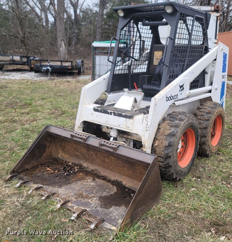 image for item MH9637 1986 Bobcat 743  skid steer loader