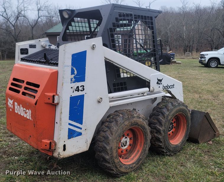 image for item MH9637 1986 Bobcat 743  skid steer loader