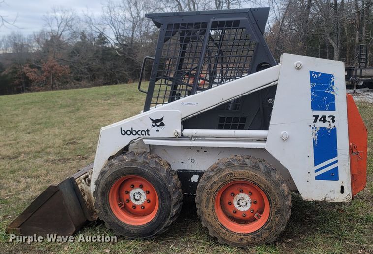 image for item MH9637 1986 Bobcat 743  skid steer loader