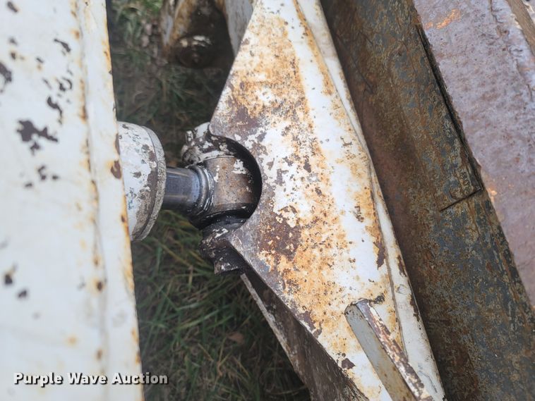 image for item MH9637 1986 Bobcat 743  skid steer loader