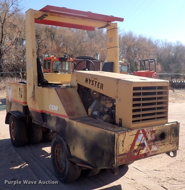 image for item DI1993 Hyster C530A  pneumatic roller