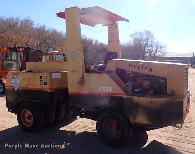 image for item DI1993 Hyster C530A  pneumatic roller