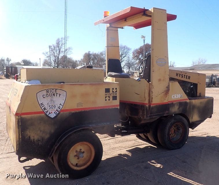 image for item DI1993 Hyster C530A  pneumatic roller