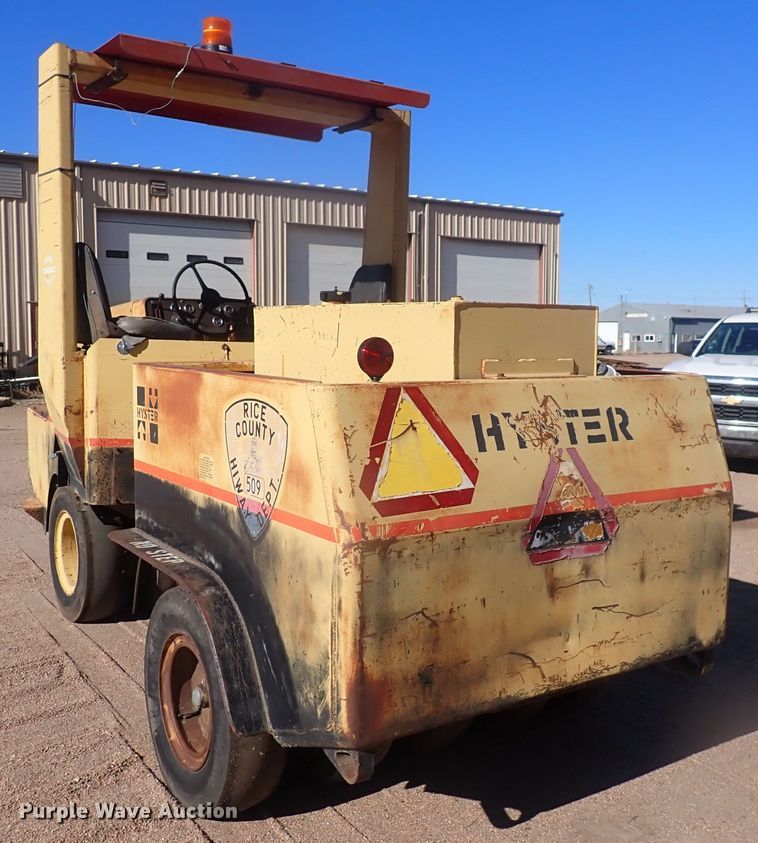 image for item DI1993 Hyster C530A  pneumatic roller