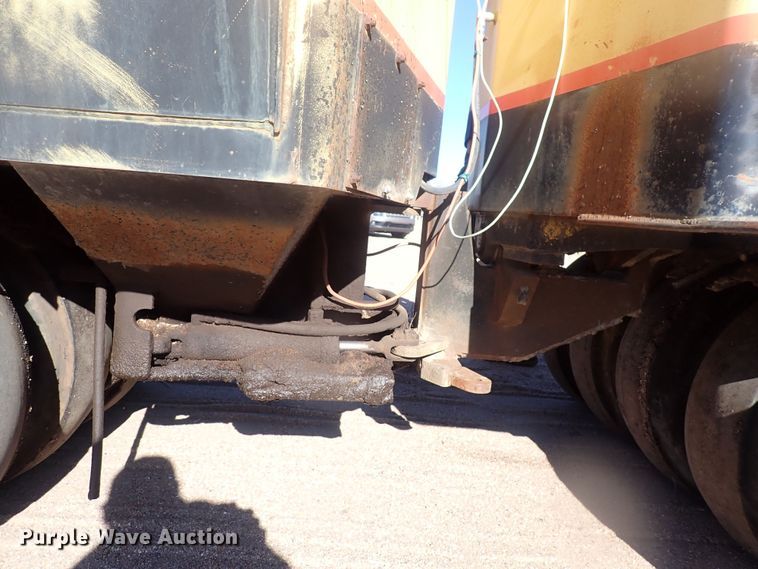 image for item DI1993 Hyster C530A  pneumatic roller