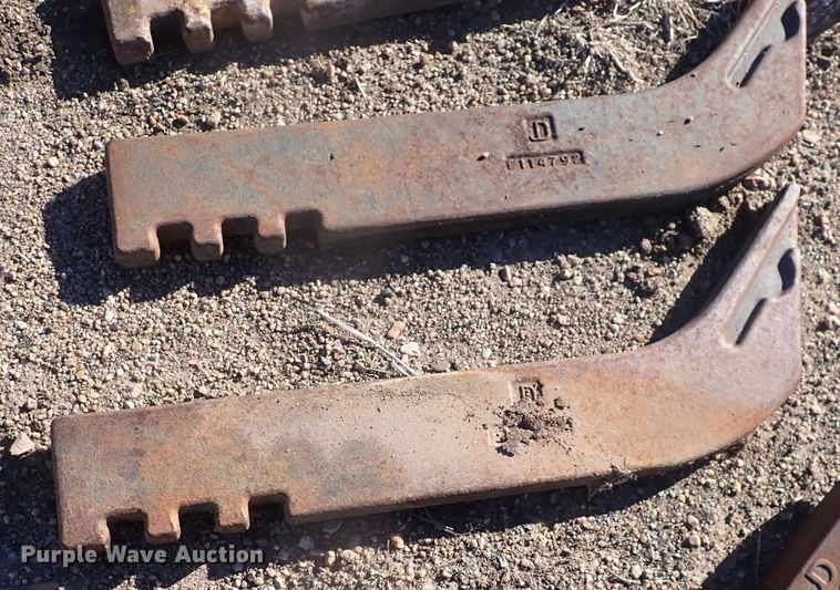 image for item DI1998 (11) scarifer teeth