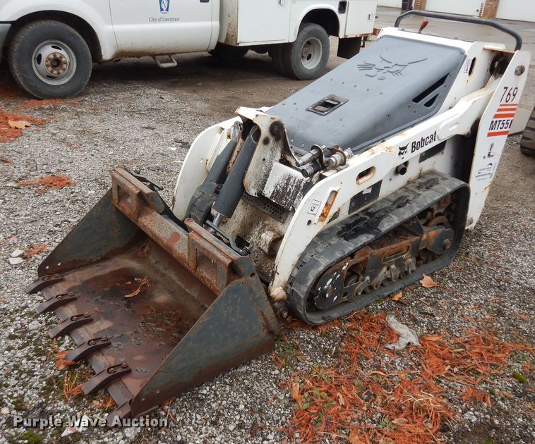 image for item DI6943 2011 Bobcat MT55  compact utility loader