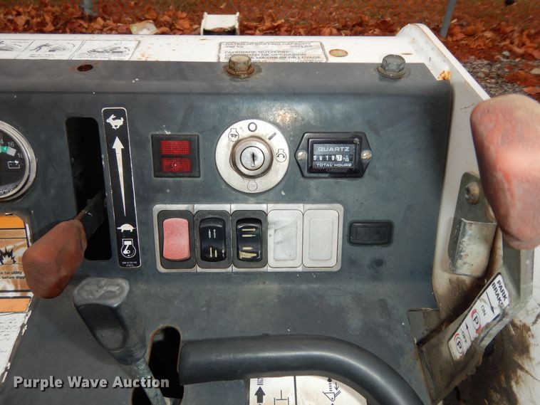 image for item DI6943 2011 Bobcat MT55  compact utility loader