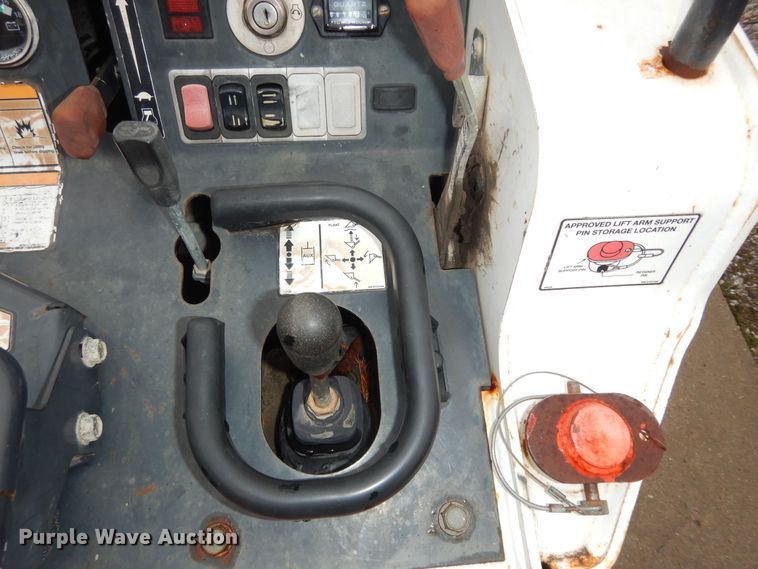 image for item DI6943 2011 Bobcat MT55  compact utility loader