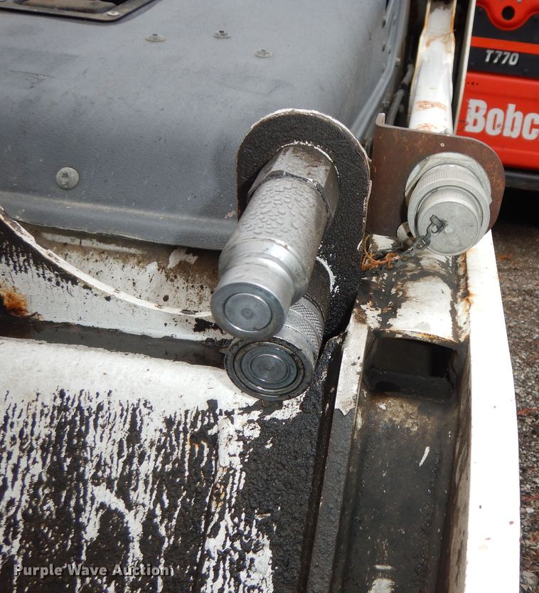 image for item DI6943 2011 Bobcat MT55  compact utility loader