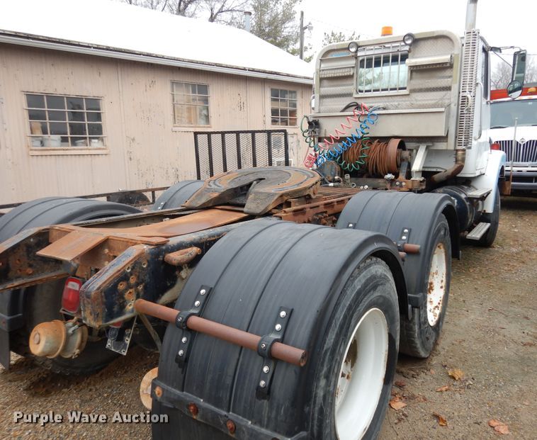 image for item DI6949 1999 Volvo WG  semi truck