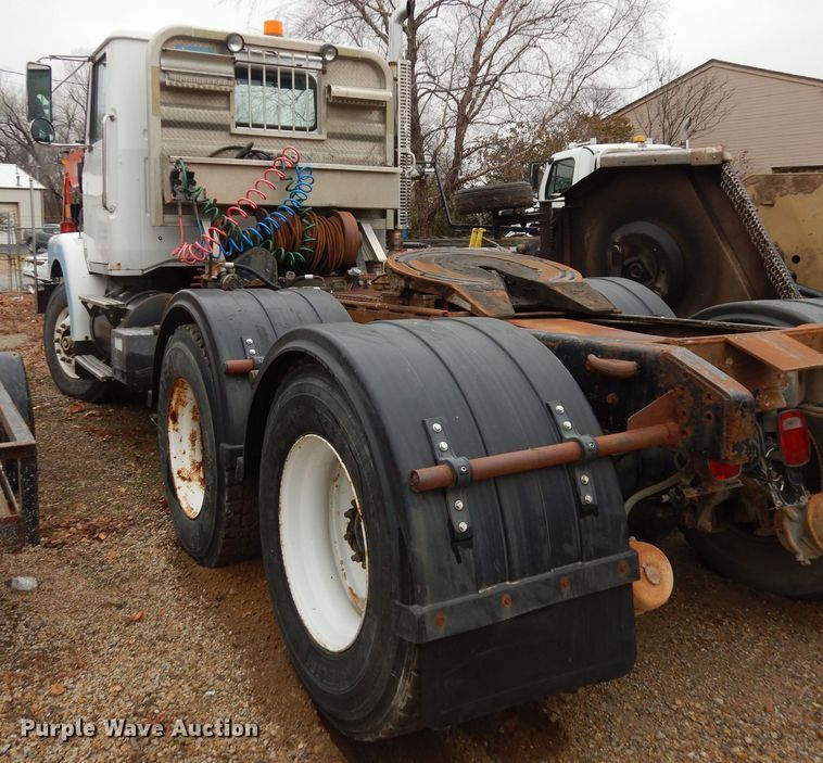 image for item DI6949 1999 Volvo WG  semi truck