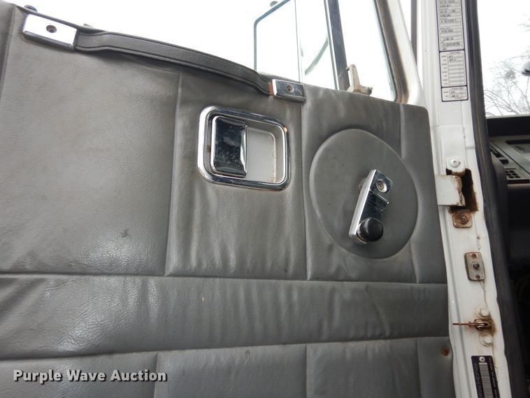 image for item DI6949 1999 Volvo WG  semi truck