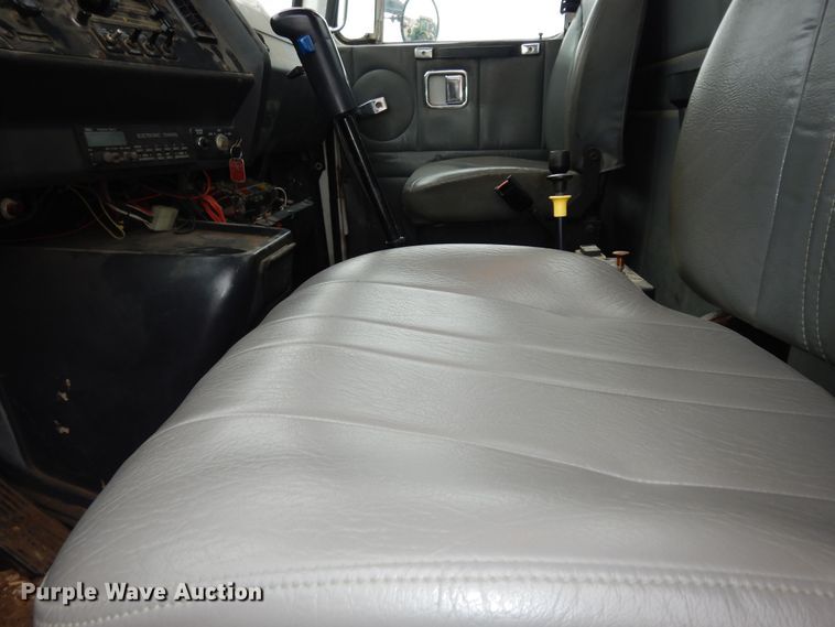 image for item DI6949 1999 Volvo WG  semi truck