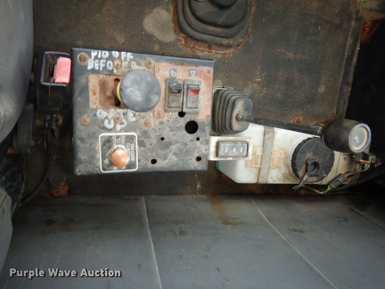 image for item DI6949 1999 Volvo WG  semi truck