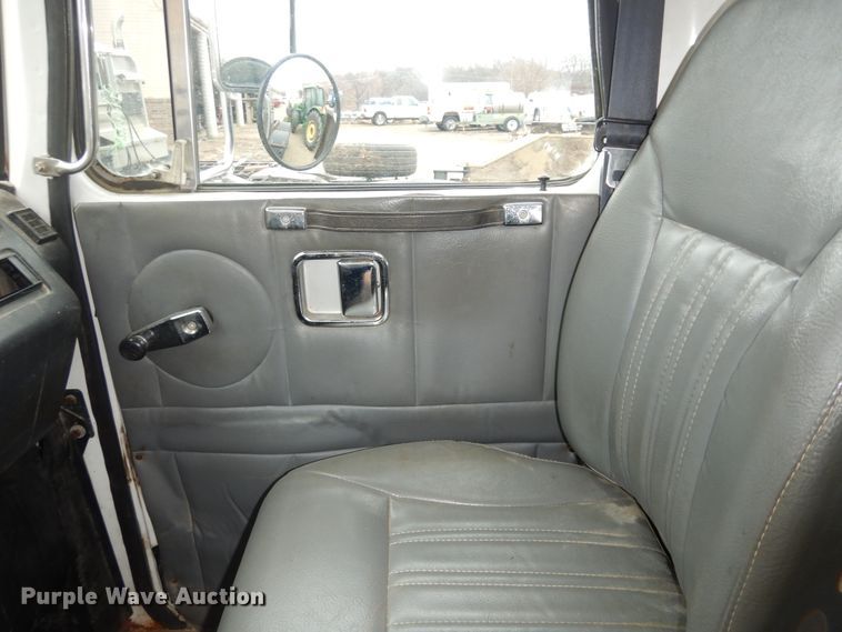 image for item DI6949 1999 Volvo WG  semi truck