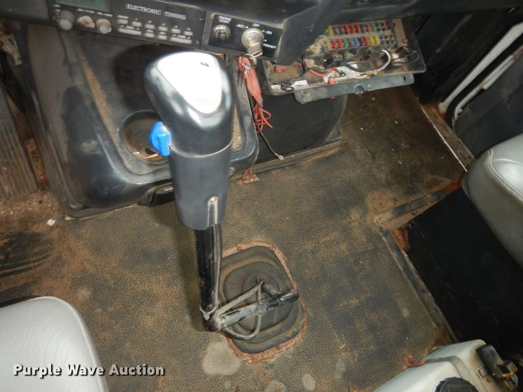 image for item DI6949 1999 Volvo WG  semi truck