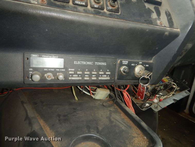 image for item DI6949 1999 Volvo WG  semi truck